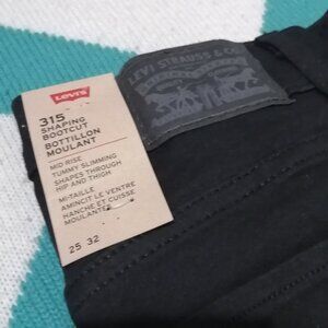 BNWT-- Levi's 315 Shaping Bootcut Hypersoft Jeans in Black